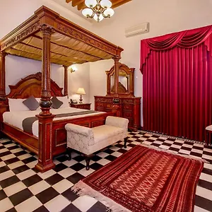 Senorial Hotel
